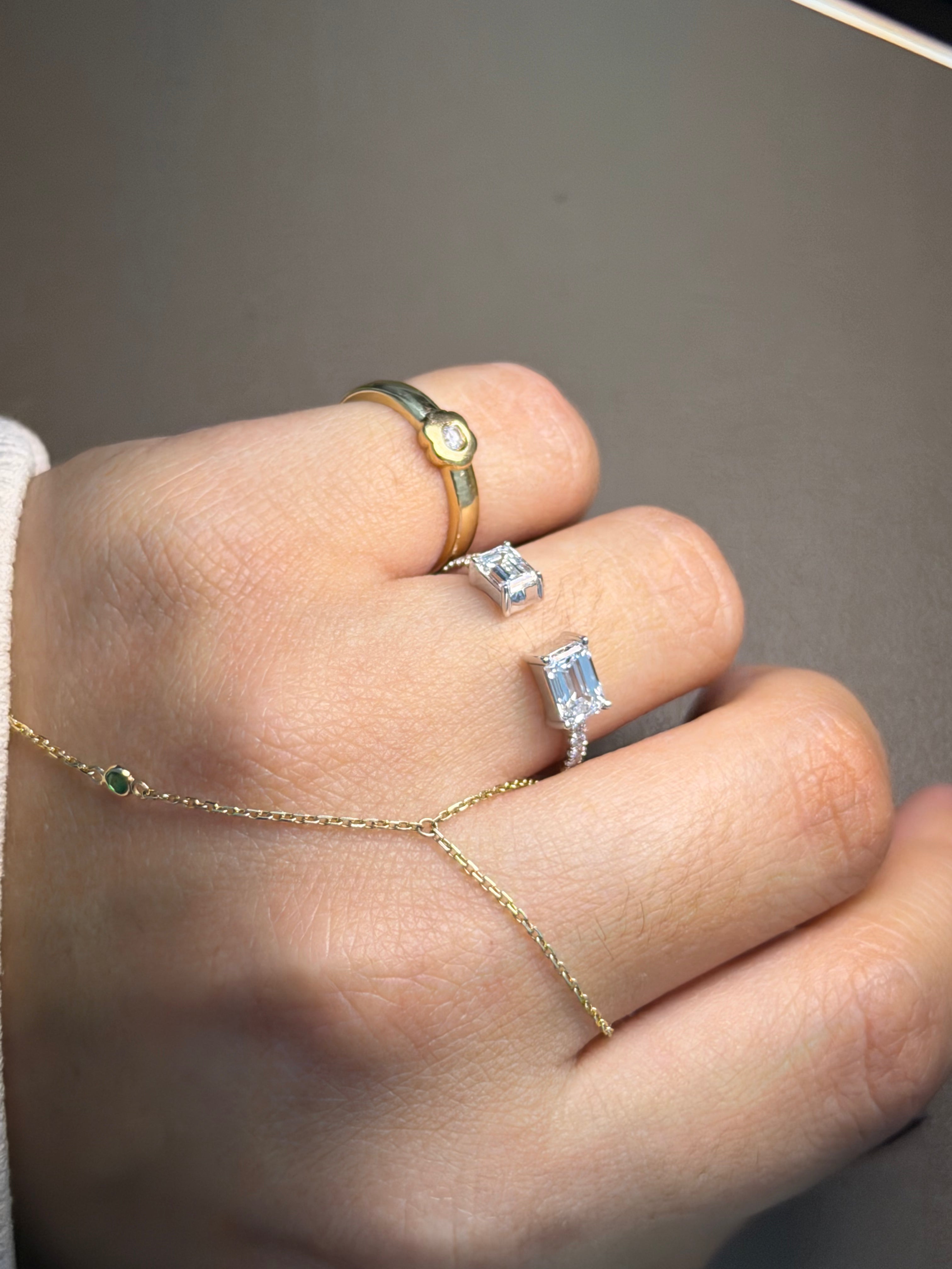 Pia Pinky Ring in Emerald