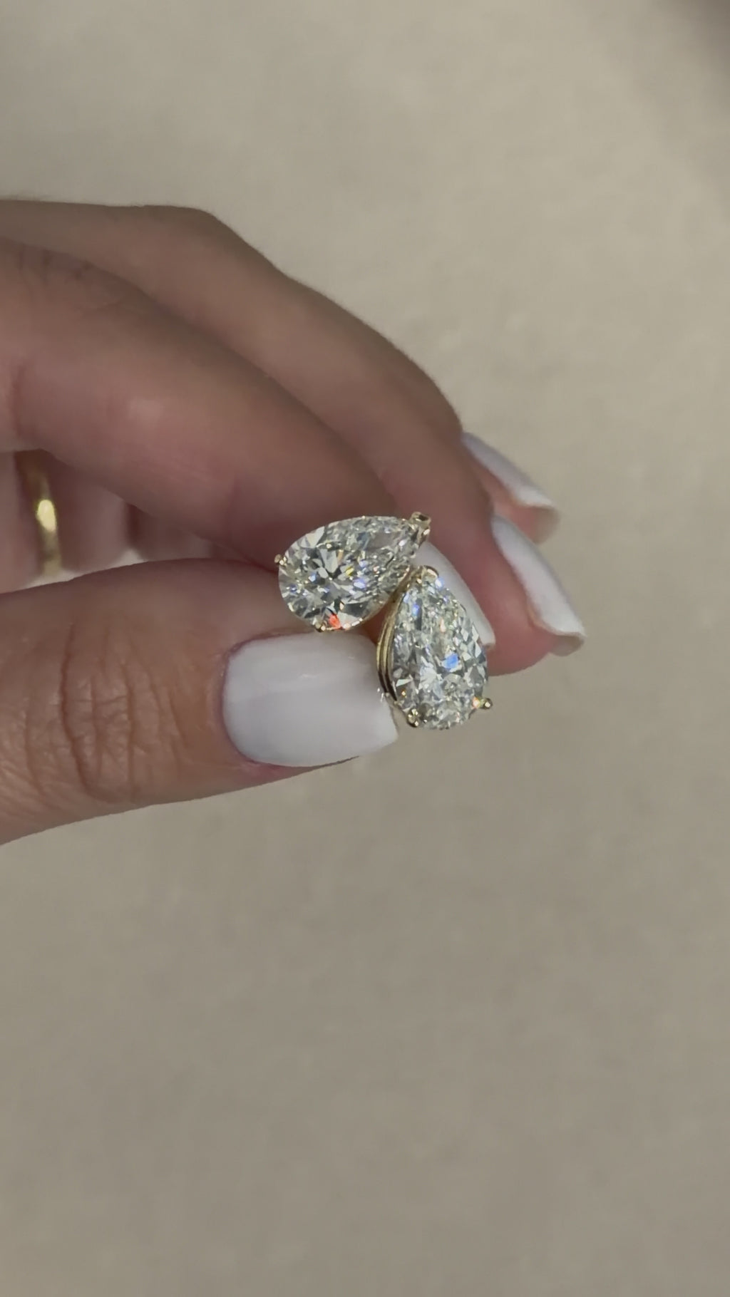 6ct Pear Studs
